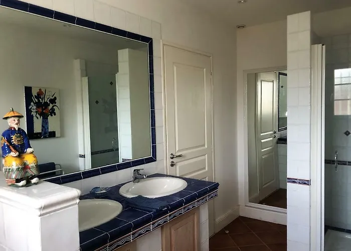 Luxueuse Avec Piscine Sur Les Hauts De *