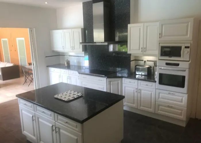 Luxueuse Avec Piscine Sur Les Hauts De *