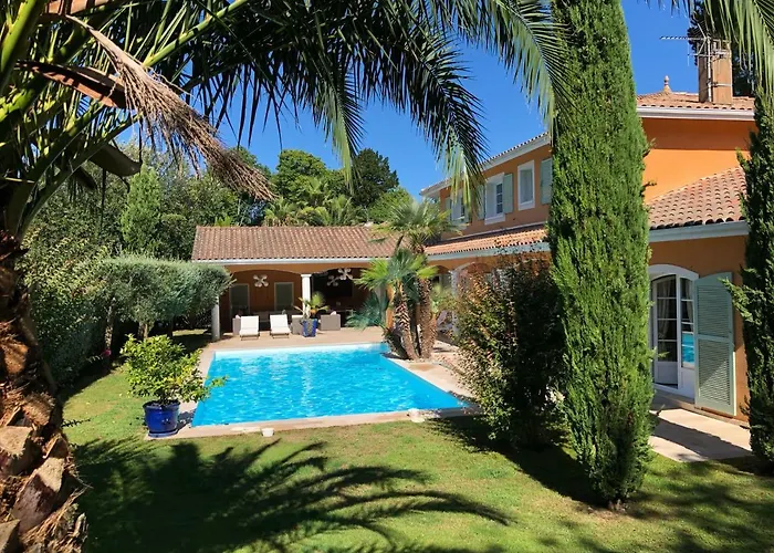 Luxueuse Avec Piscine Sur Les Hauts De *